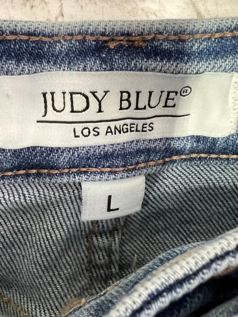 Judy Blue • Rhinestone High Rise Denim Shorts L Light Wash Frayed Hem Stretch